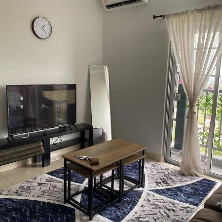 Alanis D'Semporna Homestay Sepang Buitenkant foto