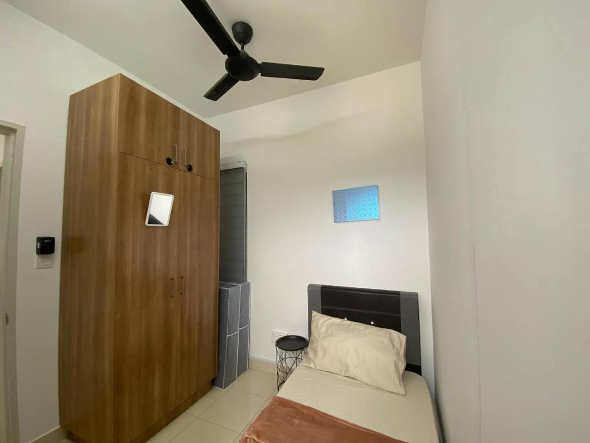 Alanis D'Semporna Homestay Sepang Buitenkant foto